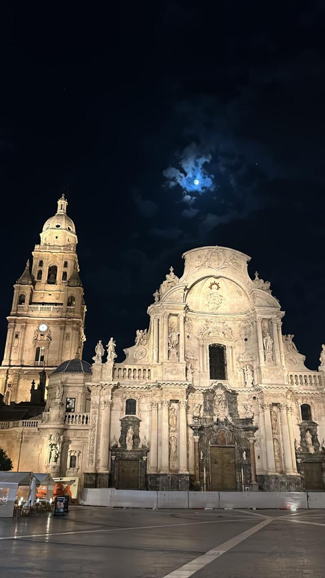 Vista A La Catedral Apartment Murcia Luaran gambar